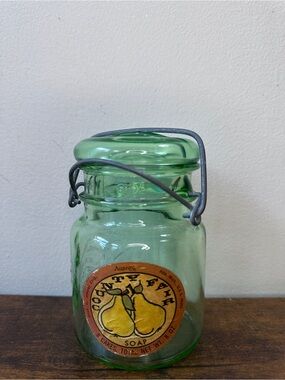 Vtg Amway County Fair Pear Soap Glass Jar Atlas EZ Seal Green Lightening Top
